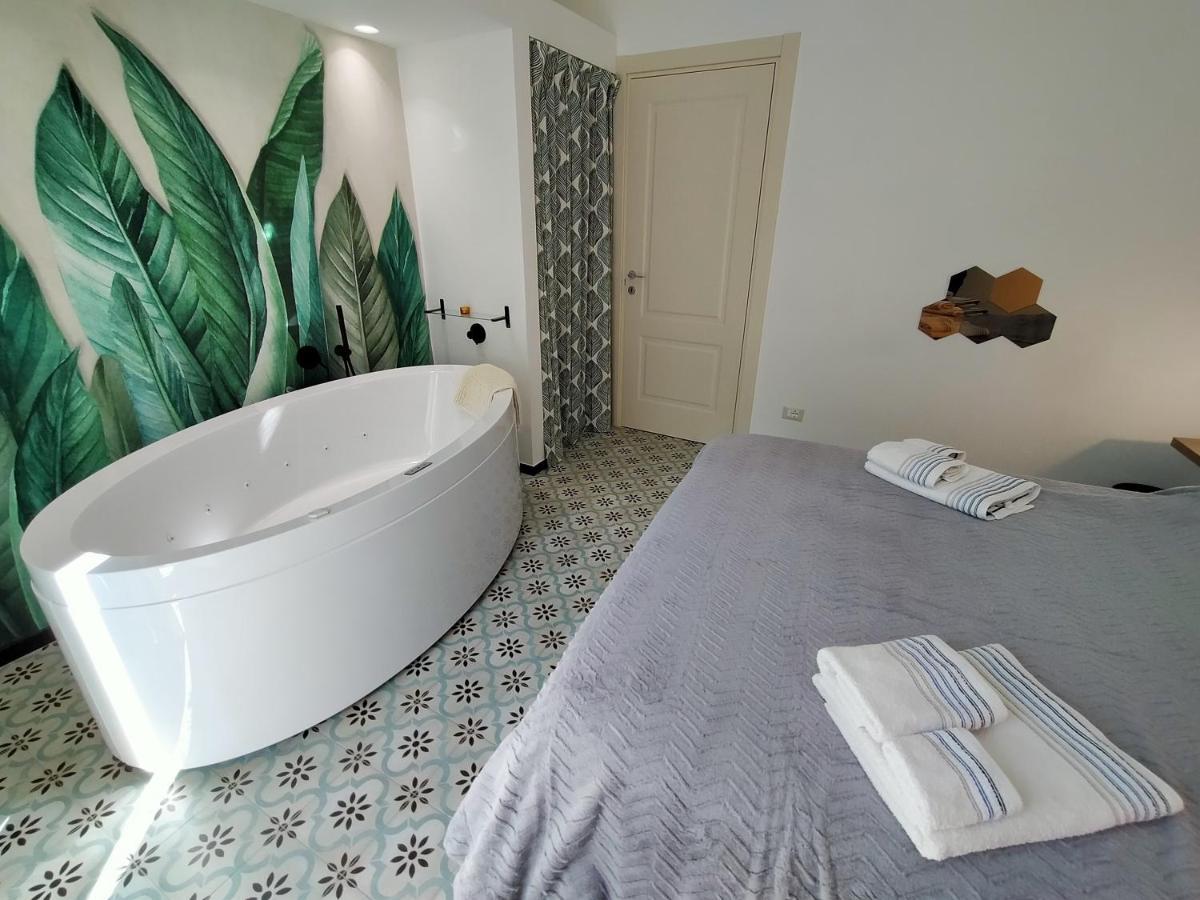בארי Sonnino Suite Jacuzzi Apartment מראה חיצוני תמונה